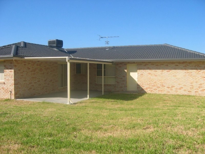 27 Fishermans Place, Tamworth NSW 2340