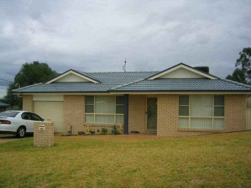 115 Glengarvin Drive, Tamworth NSW 2340