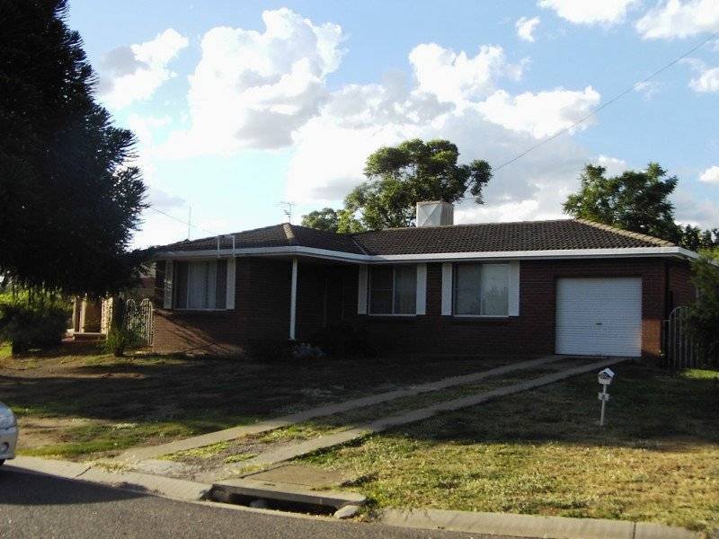 8 Jemmy Place, Tamworth NSW 2340