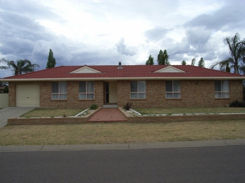 1 Narine Close, Tamworth NSW 2340