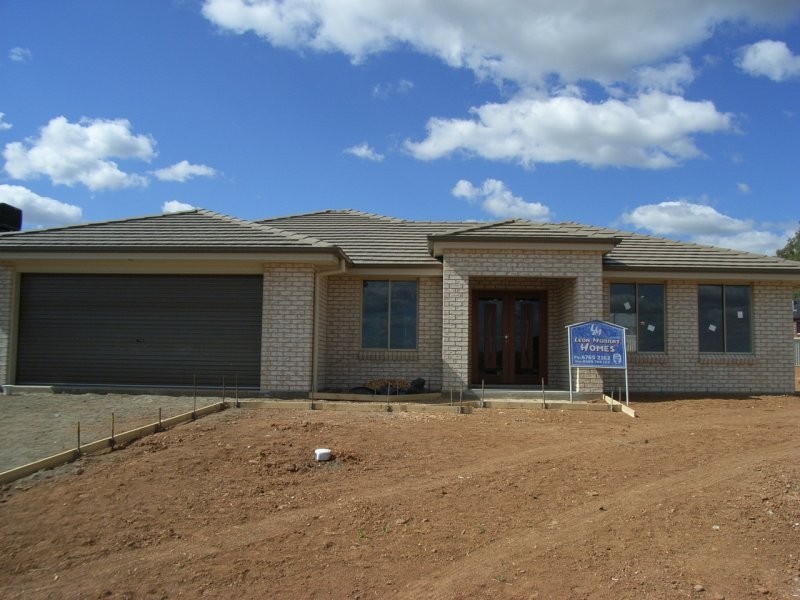 11 James Place, Tamworth NSW 2340