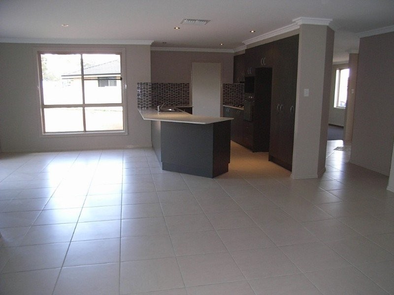 11 James Place, Tamworth NSW 2340