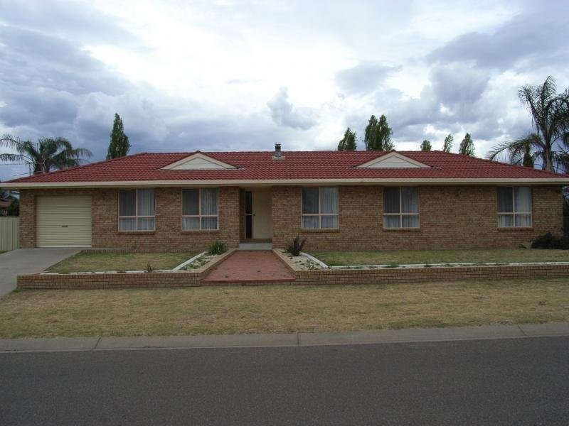 1 Narine Close, Tamworth NSW 2340