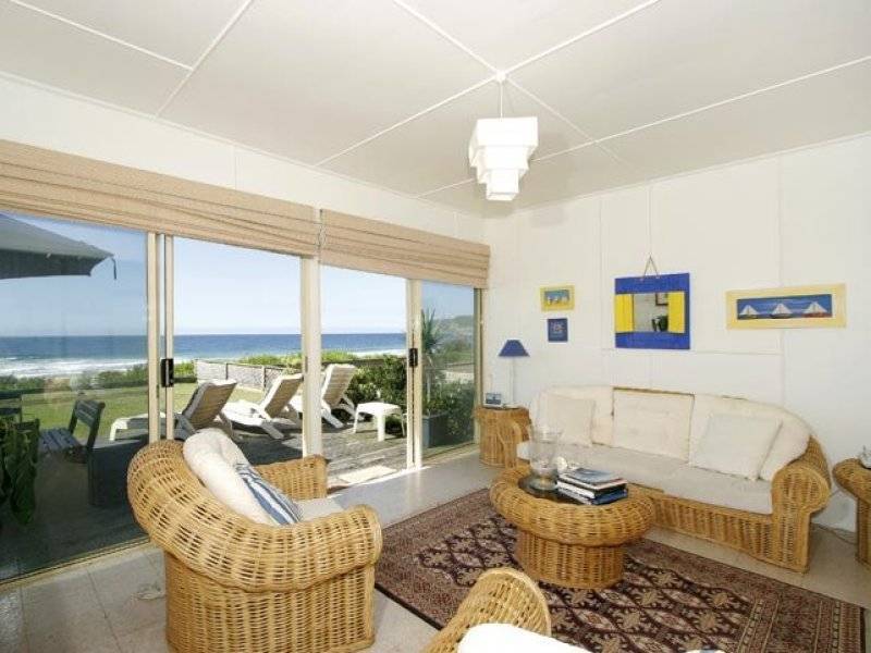 18 North Avoca Parade, North Avoca NSW 2260