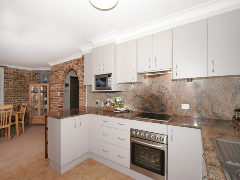 1 Bareena Ave, North Avoca NSW 2260