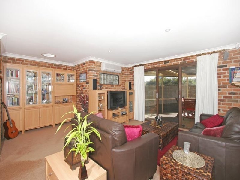 1 Bareena Ave, North Avoca NSW 2260