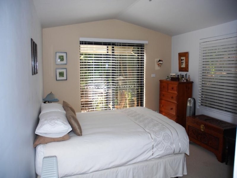 99 Lakeshore Drive, North Avoca NSW 2260