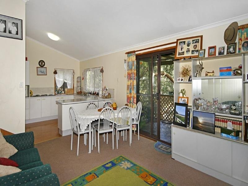 9 Easter Parade, North Avoca NSW 2260