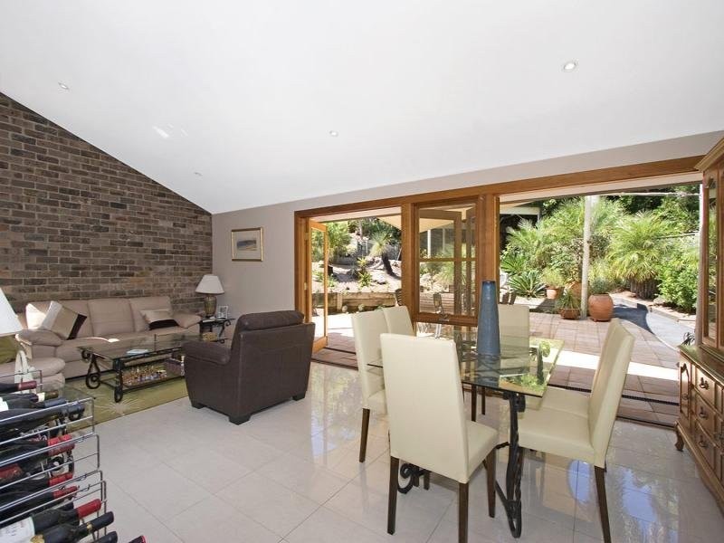 10 Mary Elizabeth Crescent, North Avoca NSW 2260