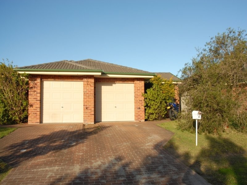 13B Castlereagh Crescent, Bateau Bay NSW 2261