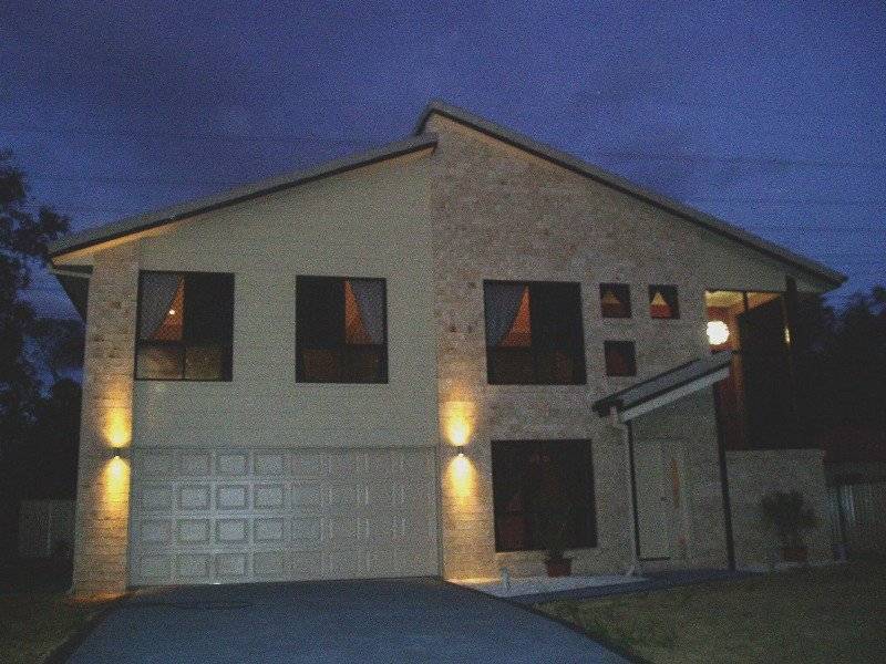 20 Holland Pl, Carindale QLD 4152