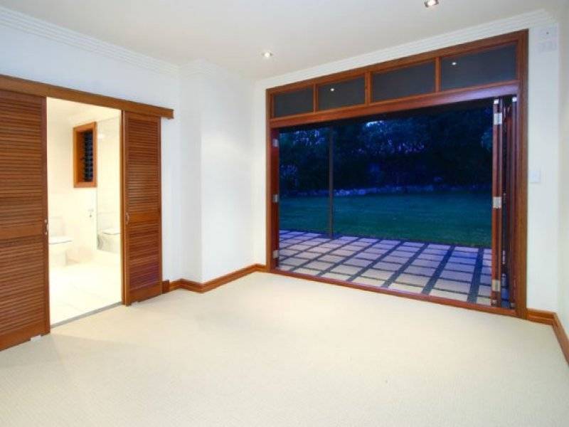 106 Stradbroke Ave, Wynnum QLD 4178