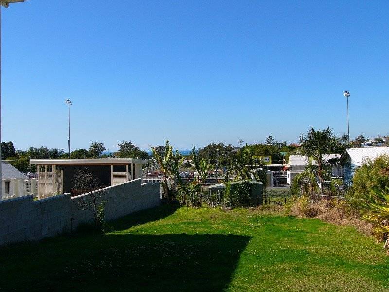 25 Gordon Pde, Manly QLD 4179