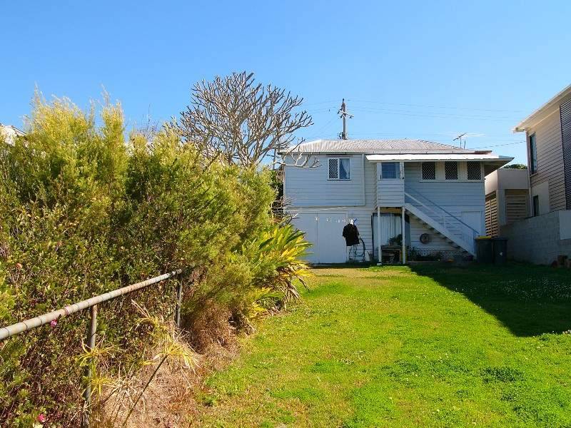 25 Gordon Pde, Manly QLD 4179