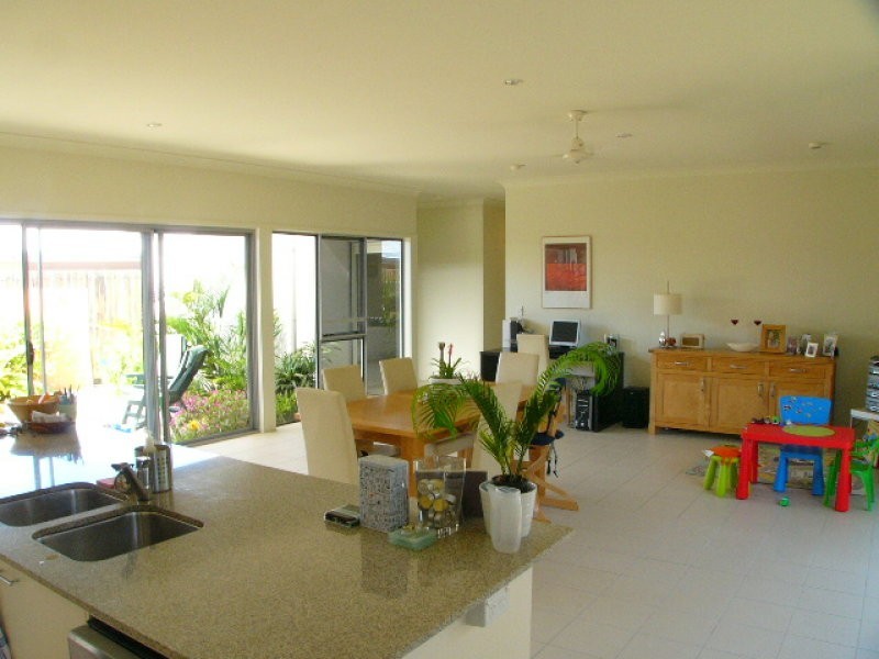 72 Mossvale Drive, Wakerley QLD 4154