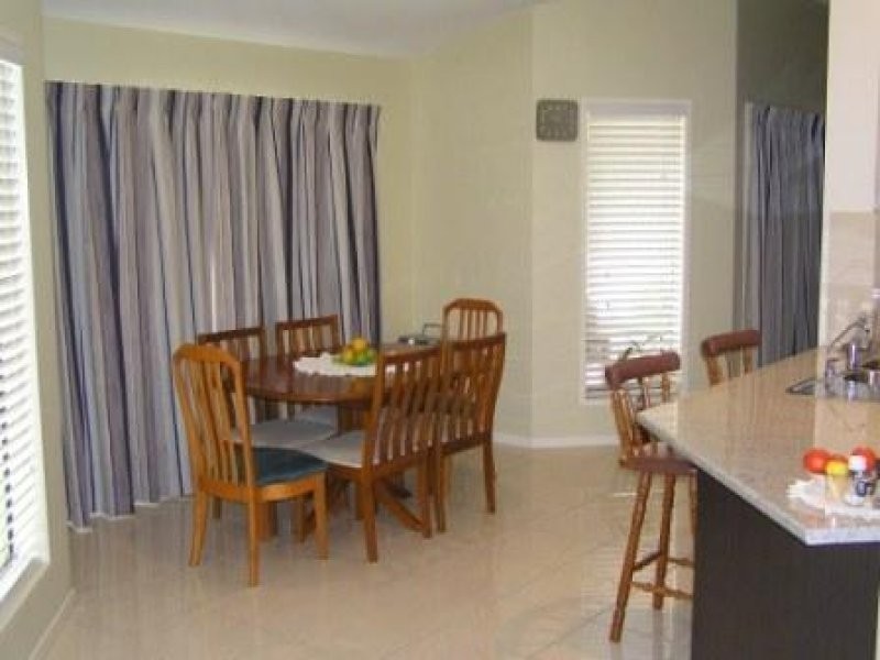 98 Brokenwood Circuit, Tingalpa QLD 4173