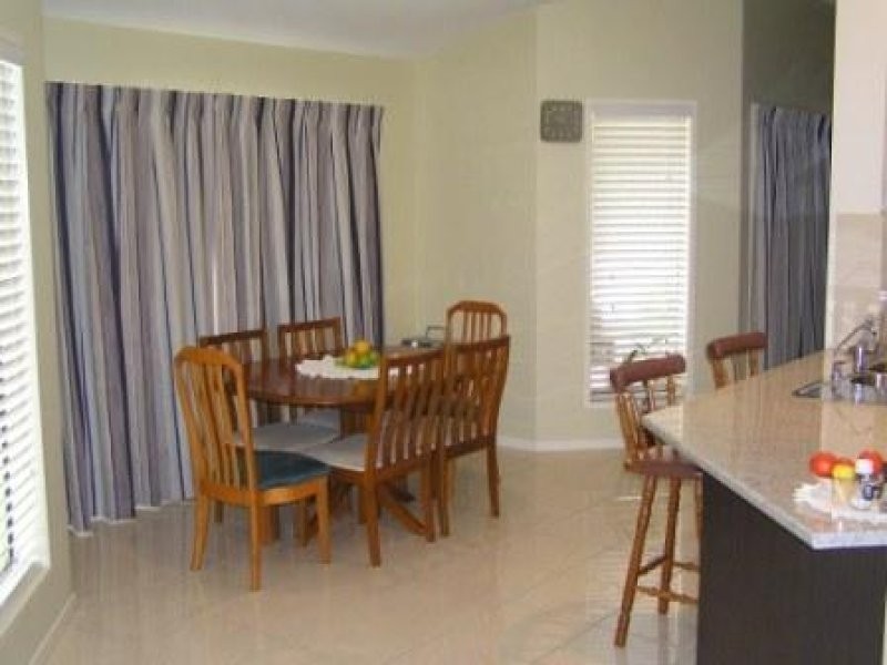 98 Brokenwood Circuit, Tingalpa QLD 4173