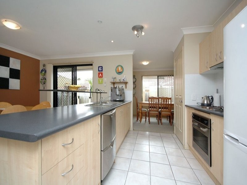 7 Manor Crescent, Wakerley QLD 4154