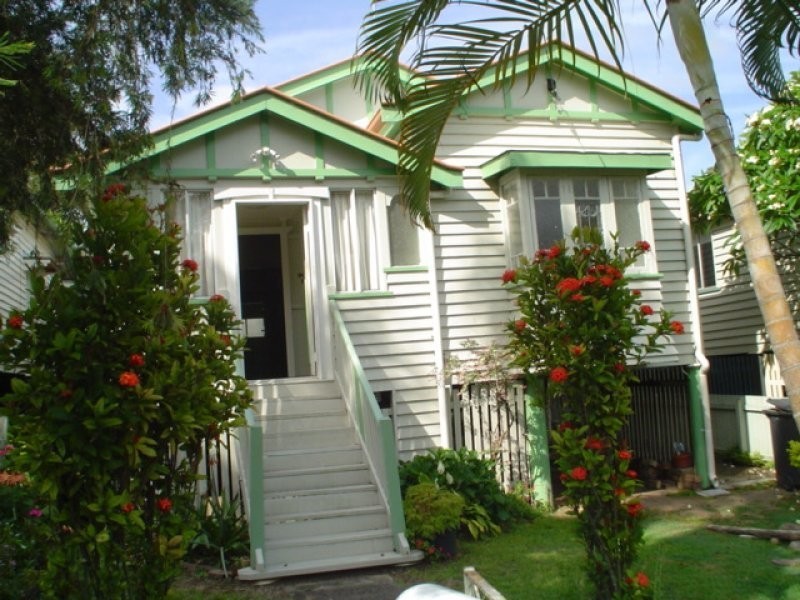 18 Overend Street, Norman Park QLD 4170