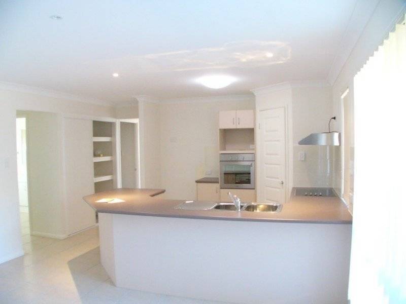 52 Wirra Circuit, Wynnum West QLD 4178