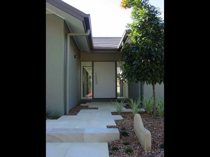 8 Torrens Crescent, Wakerley QLD 4154
