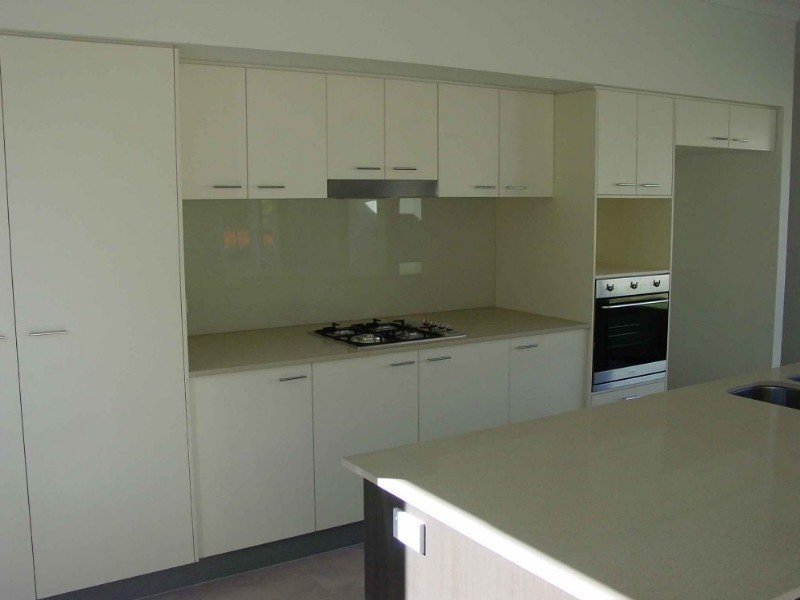 8 Torrens Crescent, Wakerley QLD 4154