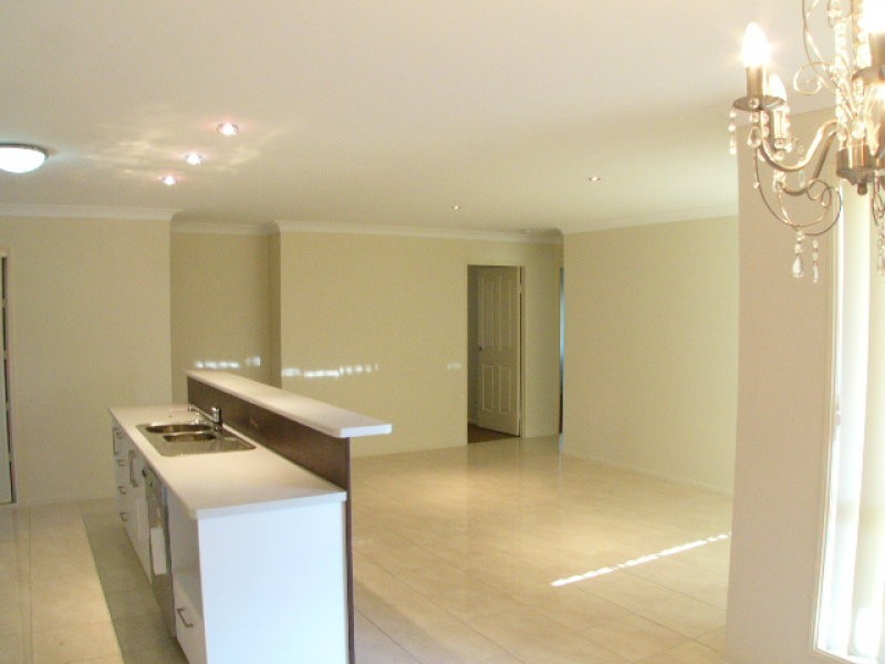 3 Hayes Street, Wakerley QLD 4154