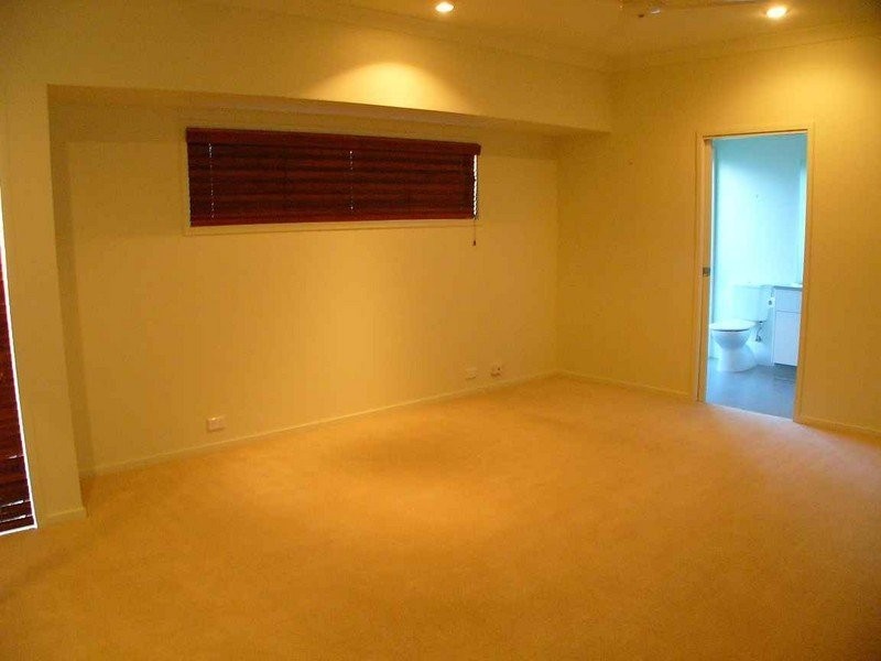 72 Mossvale Drive, Wakerley QLD 4154