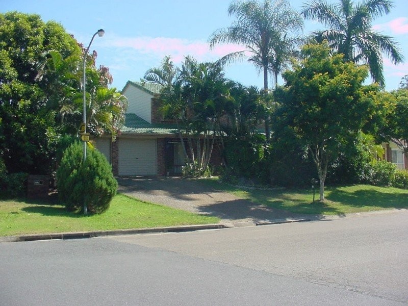 33 Farnworth St, Chapel Hill QLD 4069