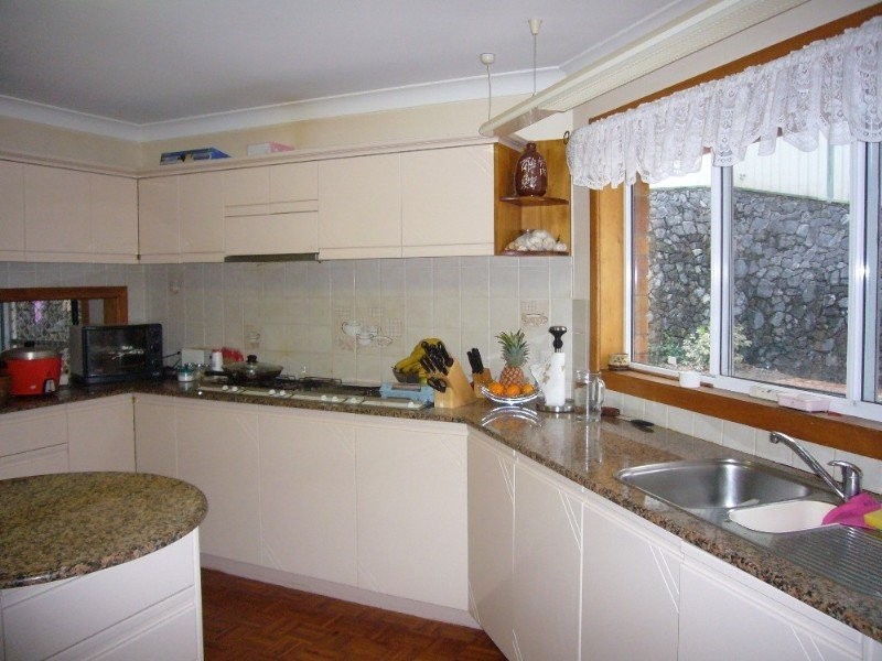 24 Ringway Place, Chapel Hill QLD 4069