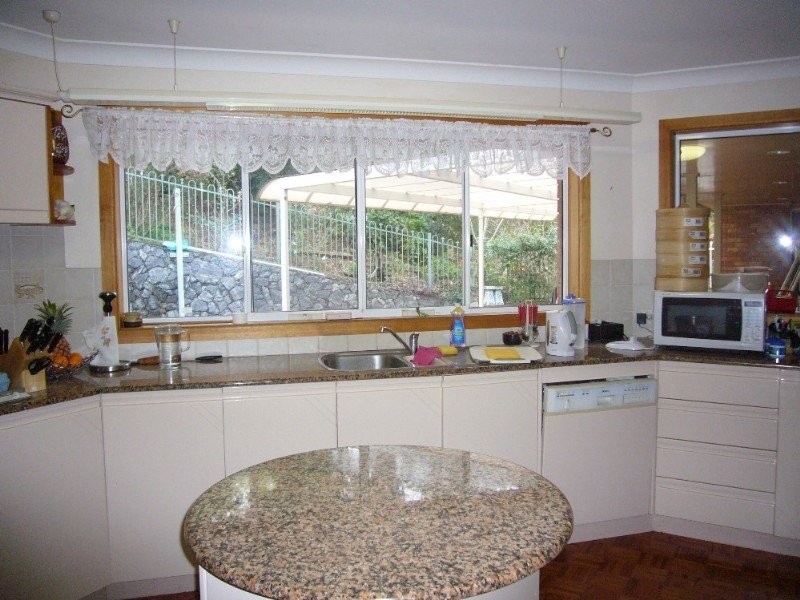 24 Ringway Place, Chapel Hill QLD 4069