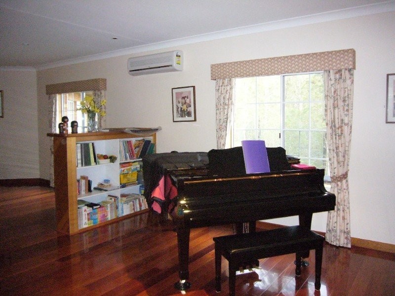 24 Ringway Place, Chapel Hill QLD 4069