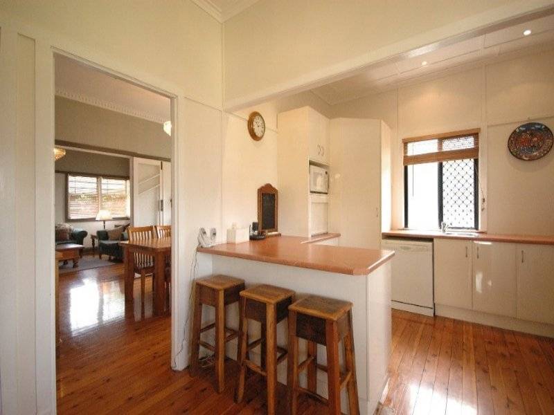 36 Geoffrey St, Mount Lofty QLD 4350