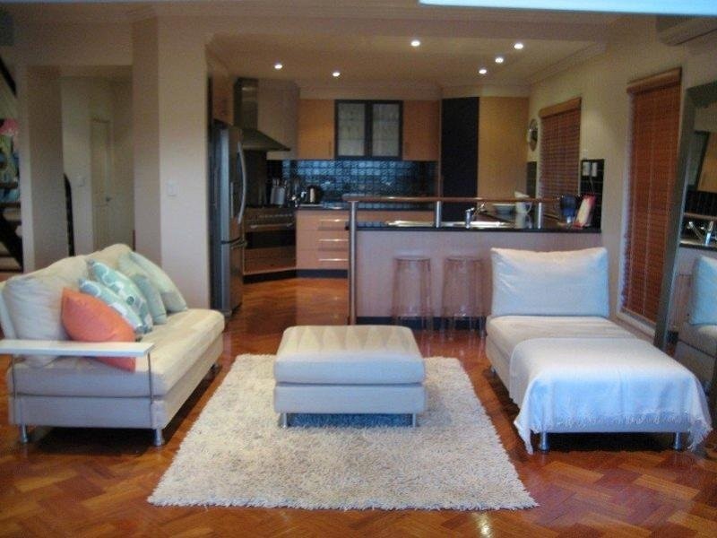 1 Vanham Close, Middle Ridge QLD 4350