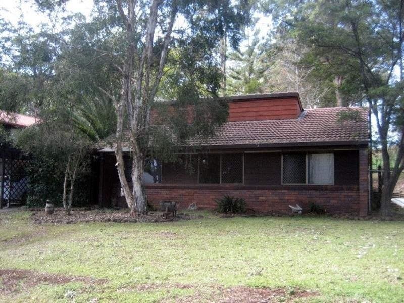 26 Amos Crescent, Mount Lofty QLD 4350