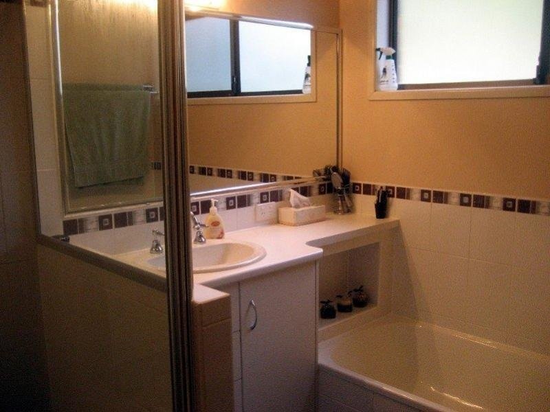 26 Amos Crescent, Mount Lofty QLD 4350