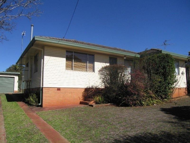 8 Kane Street, Centenary Heights QLD 4350