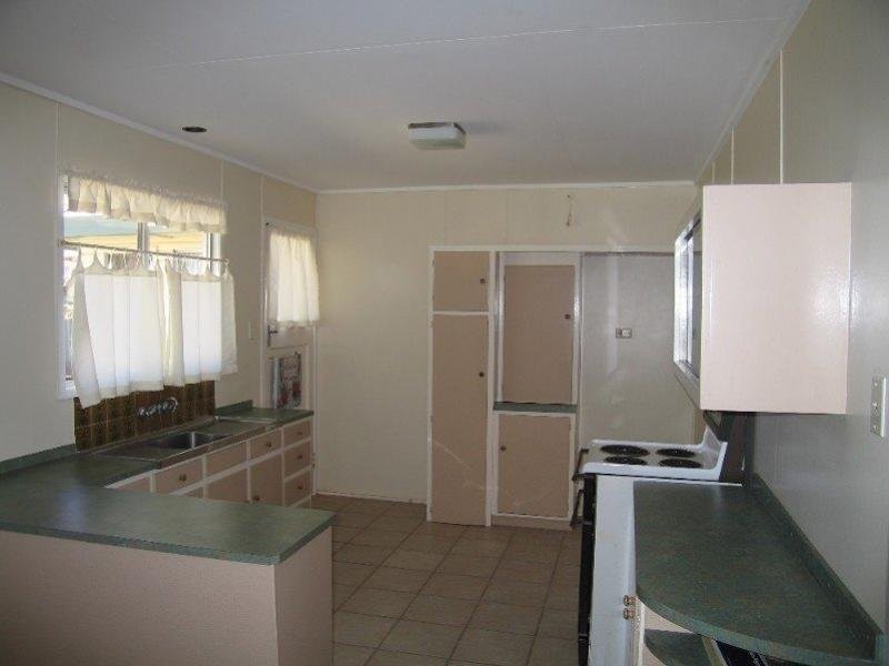 8 Kane Street, Centenary Heights QLD 4350