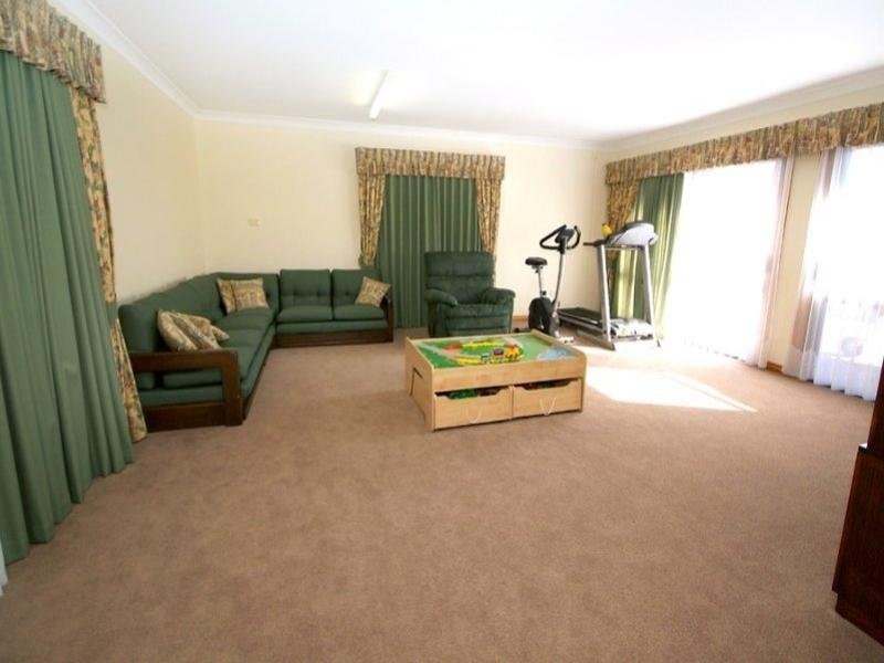 3 Fairway Crescent, Middle Ridge QLD 4350