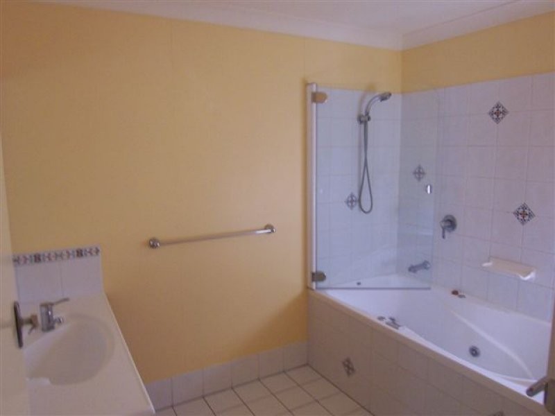 27 Hazel Street, Centenary Heights QLD 4350