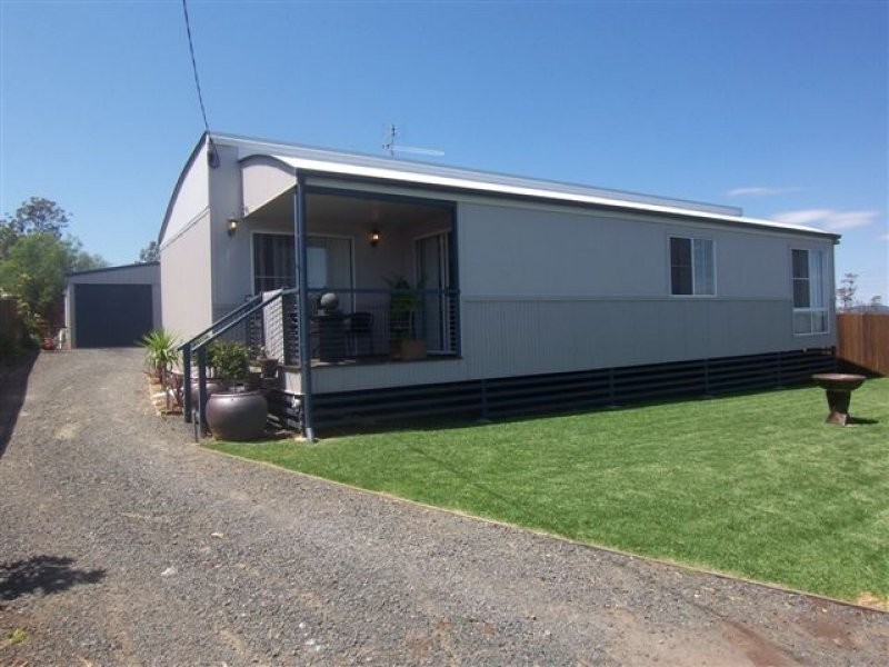 108 Mocatta Street, Goombungee QLD 4354