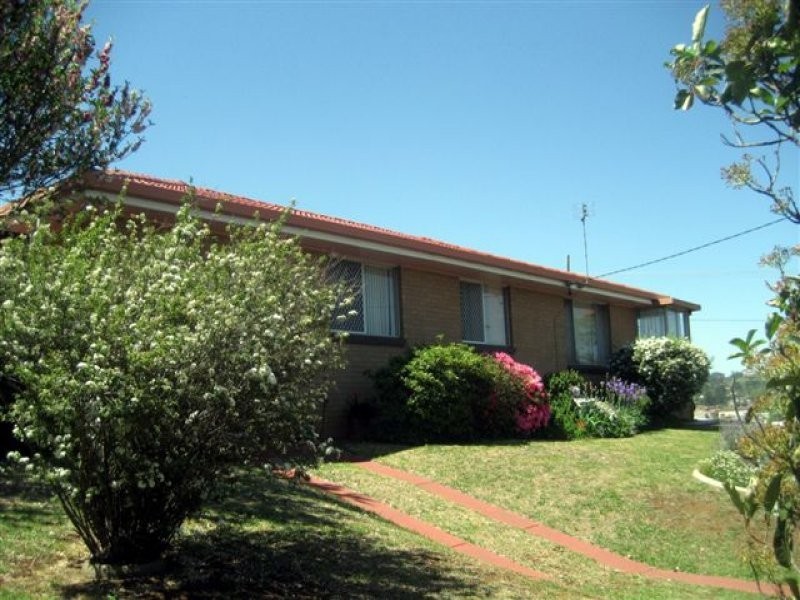 17 Gordon Avenue, Rockville QLD 4350