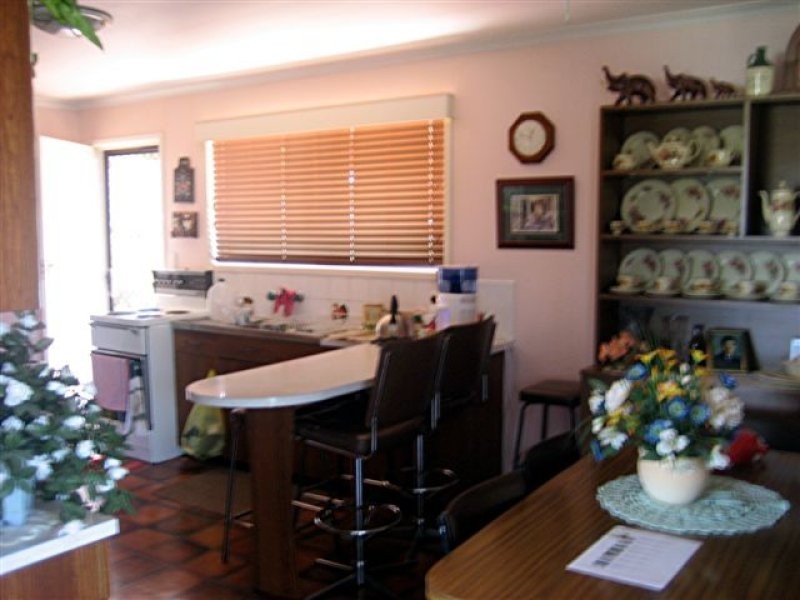 17 Gordon Avenue, Rockville QLD 4350