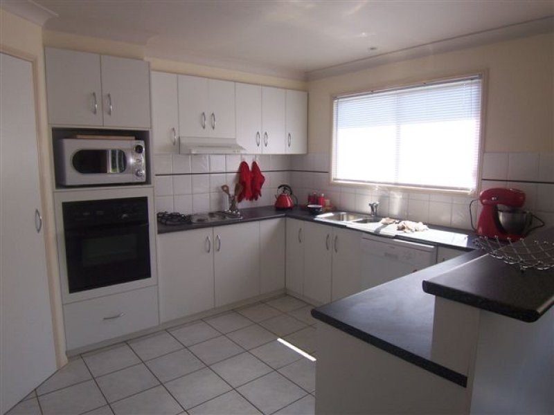 36a Rhyde Street, Mount Lofty QLD 4350