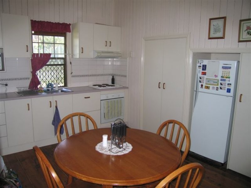 203 West Street, Harristown QLD 4350