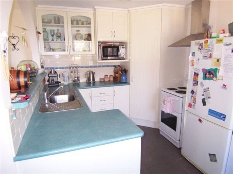 3 Gordon Avenue, Rockville QLD 4350