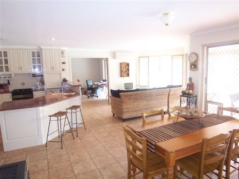 6 Shorelands Drive, Withcott QLD 4352