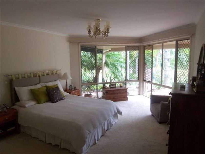 6 Shorelands Drive, Withcott QLD 4352