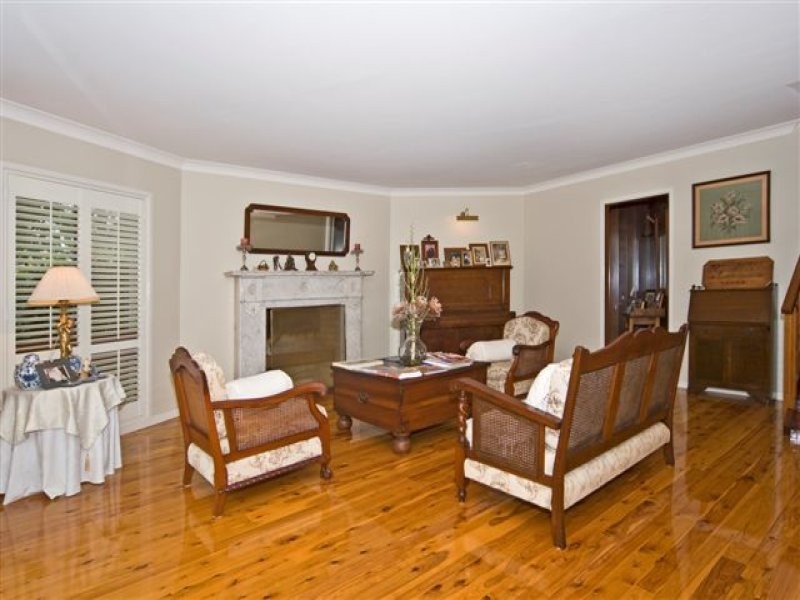 17 Wirra Wirra Street, Mount Lofty QLD 4350