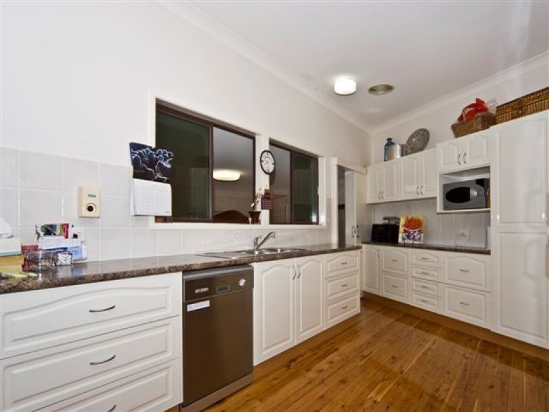 17 Wirra Wirra Street, Mount Lofty QLD 4350